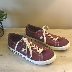 Converse burgundy suede One Star shoe